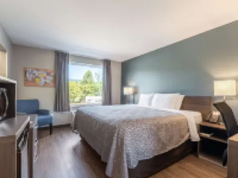 Econo Lodge Dayton North Hotels in Dayton