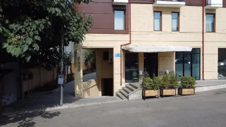 Orden Apart Hotel Отели рядом с достопримечательностью «Памятник  Церетели и Чавчавадзе»