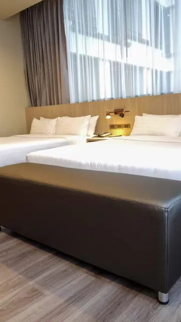 ห้องเอ็กเซ็กคูทีฟเตียงคู่หรือเตียงแฝด, เตียงควีนไซส์สองเตียง