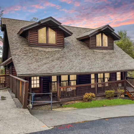 Golf View 2 Bedroom Cabin by RedAwning