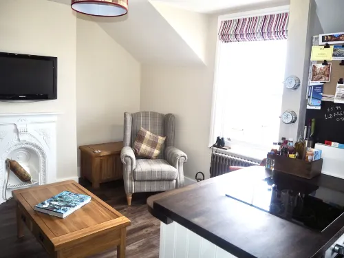 The Seaview Snug - 4-Star