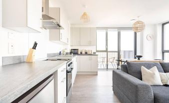 2 Bed Penthouse - Balcony - Smoking - Parking