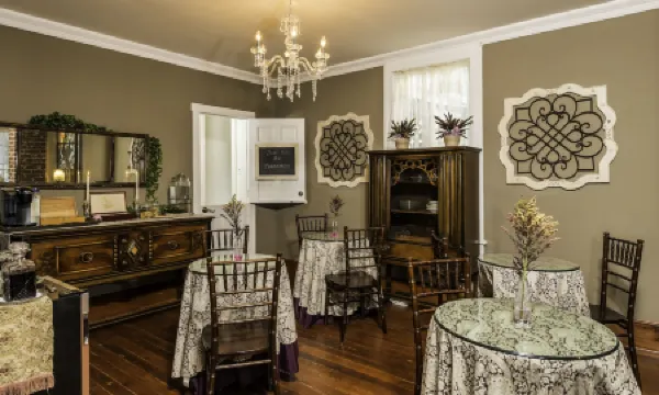 Carriage Way Inn Bed & Breakfast Adults Only - 21 Years Old and up