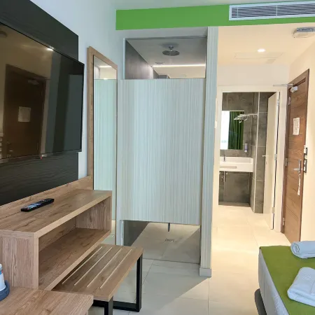 Hotel MG Poniente