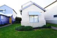 Captains Cove Resort - Waterfront Apartments