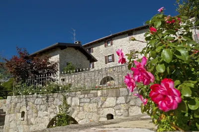 Ca' Baetti l'Antica Corte Hotel dekat Borgo di Arnosto