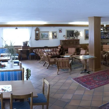 Liz Hotel & Apartments