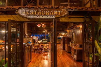 ARENAL LODGE ホテル のホテル