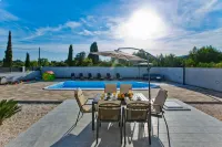 Family Villa with Pool-Peaceful Hvar Island Oasis - วิลล่า