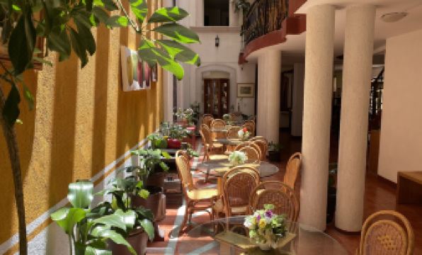 Hotel Casona Los Vitrales - Housity