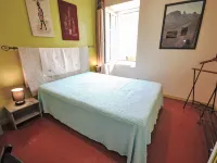 La Croix du Puits Hotels in Robion