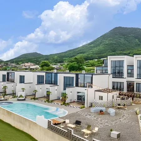 Yeosu Cave Pool Villa