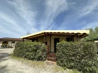 a fully equipped mobile home in Tuscany by the sea