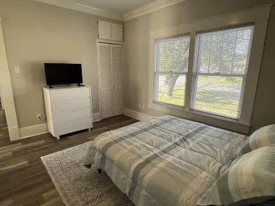 Renovated Blue Beach Bungalow - Blocks to Beach! Mississippi Coast Model Railroad Museum 주변 호텔