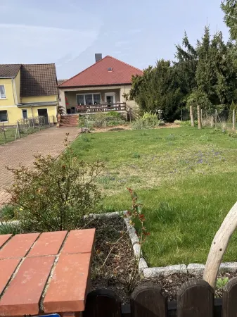 Ferienhaus Oma Inge Zwischen Goitzsche und Muldestausee Haustierfreundlich ! Отели в г. Анхальт-Биттерфельд