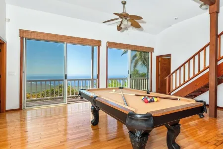 Maka Nui Estate Luxury OceanView Retreat above Kealakekua Bay,  Family Friendly Отели в г. Кэптайн Кук