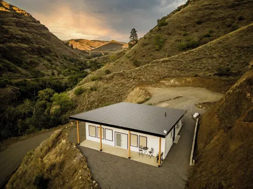 New, modern home with amazing Salmon River and mountain views