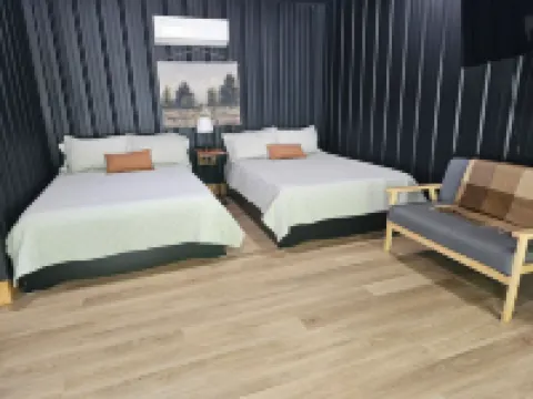 Hidden Jewell Studio Suite #1 - 2Bd/1BA Kitchenette & Washer/Dryer on Outlaws