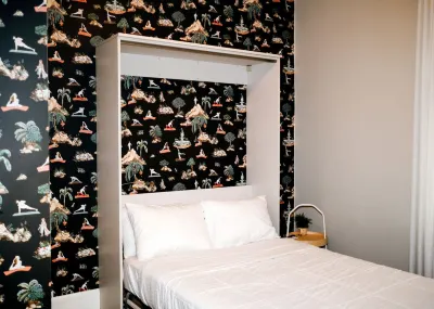 Spacious Living Area, Full Kitchen and Cozy Patio - Charming Oasis Hotels in Old Town