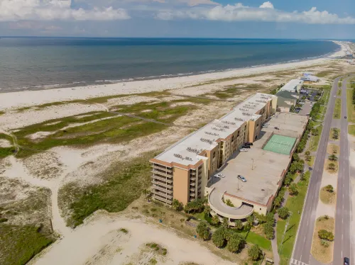 Breathtaking Views and Premier Amenities - Luxurious Coastal Escape Hotel di Dauphin Island