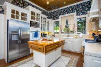 Hot Tub and Cozy Outdoor Fire Pit - Elegant Victorian Oasis