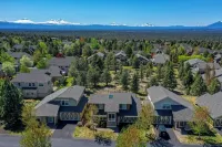 Modern Family Retreat in Eagle Crest - Cozy, Stylish & Fully Equipped