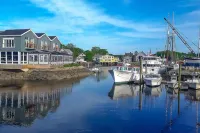 Dog-friendly Kennebunk cottage w/ shared pool - close to beach Hotels in Kennebunk
