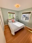 Spacious Retreat with Pool and Condos - Luxurious Escape