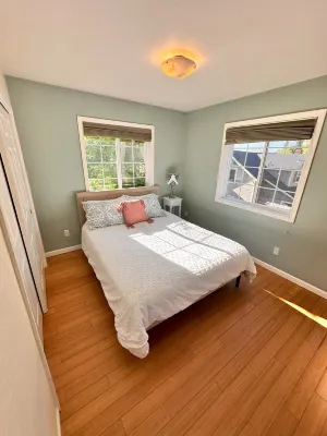 Relaxing Retreat with Full Kitchen and Hot Tub - Charming Cozy Hotels in Medford