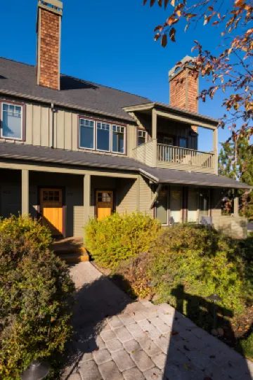 Sunny Condo with Mountain Views and Pool Access - Inviting Retreat