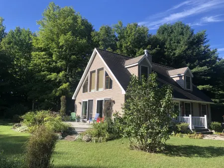Charming Home with Fire Pit and Grassy Yard - Cozy Retreat