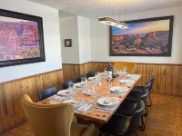 Views+, Spacious Home, Hot Tub, Ski/Hike/Golf, base of the CO Nat'l Monument!