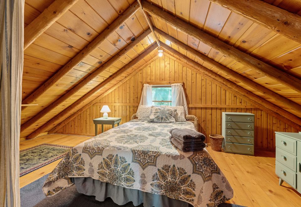 Private Beachfront and Rowboat Access - Cozy Lakeside Retreat, Lake Ann ...