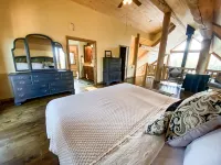 Cozy Hot Tub and Expansive Garage - Stunning Mountain Retreat