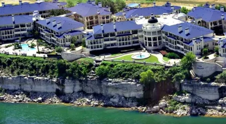 *Recently Renovated Hill Country Island Retreat - Loaded with Amenities!