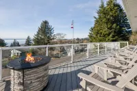 Sweeping Bay and Ocean Views - Stunning Coastal Retreat Hotels in Bay City