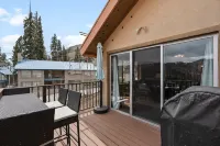 Fireplace and Balcony with Spectacular Views - Cozy Comfortable Retreat