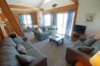 Close to Beach with Ample Amenities - Spacious Charming Cottage فنادق في كورولا