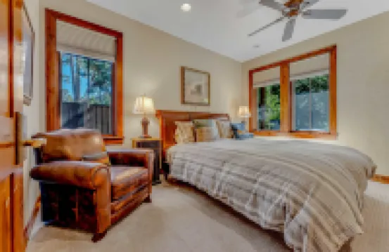 Charming Mountain Retreat with Fire Pit - Inviting Cozy Escape Hotels in Homewood