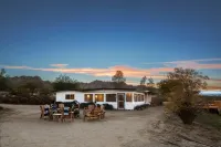 Desert Oasis with Hot Tub and Cowboy Tub Pool - Stunning Retreat