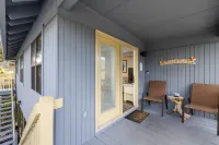 Charming Beach Escape, Steps to Dining and Shops - Cozy Coastal Haven