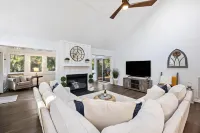 Charming Island Retreat with Scenic Views - Cozy Modern Haven