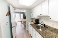 Oceanfront Condo W/ Private Balcony, Shared Pools/Hot Tubs, Beach Access & WiFi