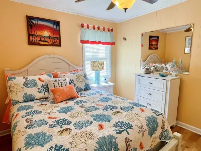 Unobstructed Views and Spacious Living Areas - Charming Ocracoke Haven Hotels near Candyland