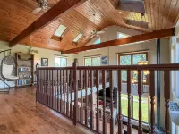 Beachside Getaway with Hot Tub and Gourmet Kitchen - Spectacular Retreat