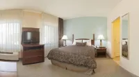 Staybridge Suites Lafayette-Airport Các khách sạn gần Paul and Lulu Hilliard University Art Museum