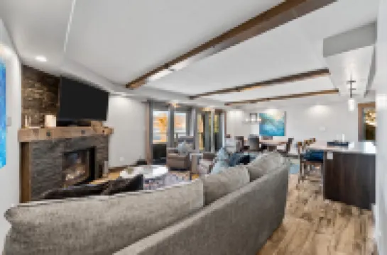 Heated Pool and Hot Tub Access - Breathtaking Scenic Getaway