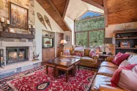 Elegant Design and Stunning Mountain Views - Luxurious Spacious Oasis