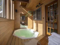 Private Indoor Hot Tub and Cozy Living Space - Charming Townhome Escape 프레이저 호텔
