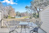 Tranquil Oasis with Pond View and Community Pool - Elegant Retreat